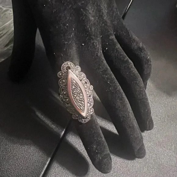 Sterling Silver Openwork Marcasite Shield and Mother of Pearl Cocoon Ring SZ 6 - Picture 3 of 12